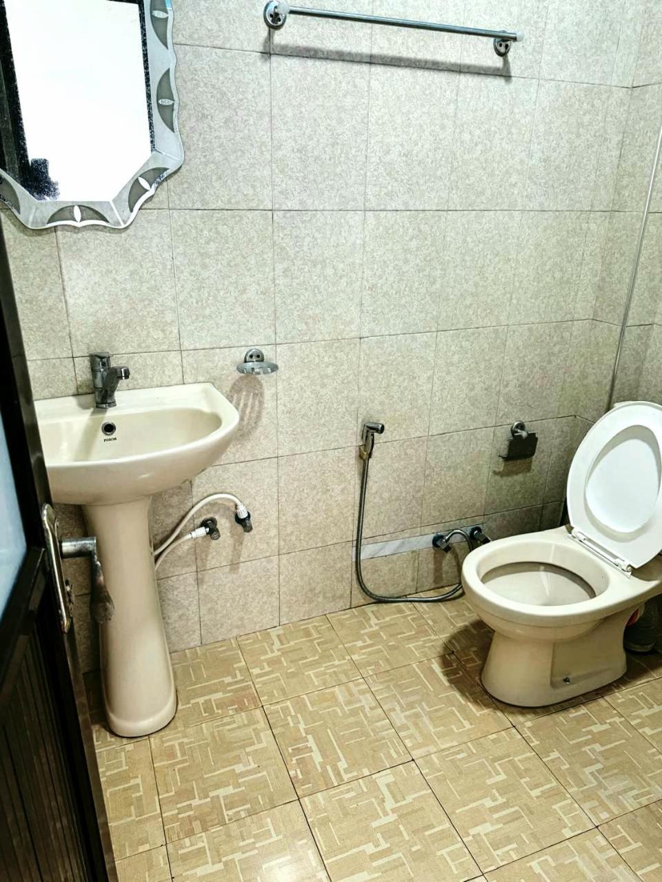 Chanidu Ella Inn Bagian luar foto