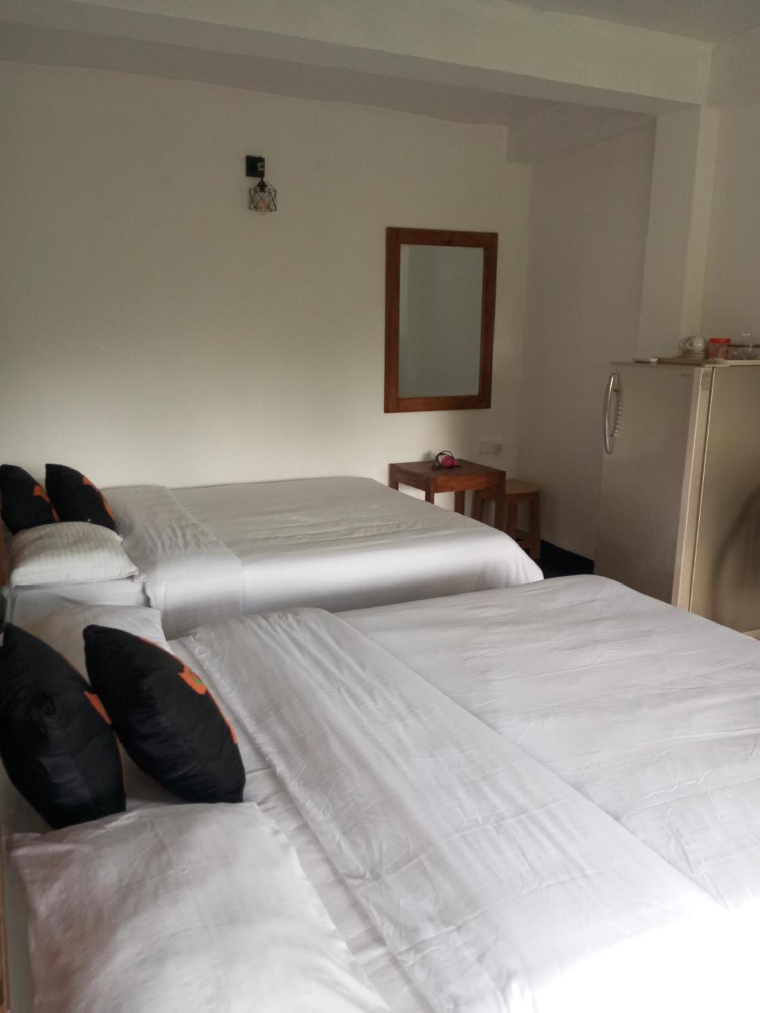 Chanidu Ella Inn Bagian luar foto