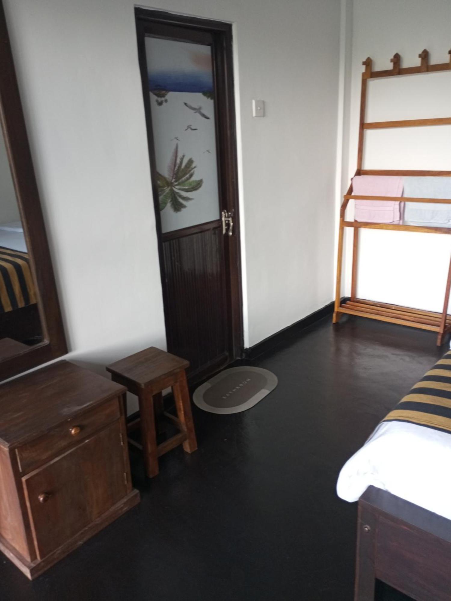 Chanidu Ella Inn Bagian luar foto