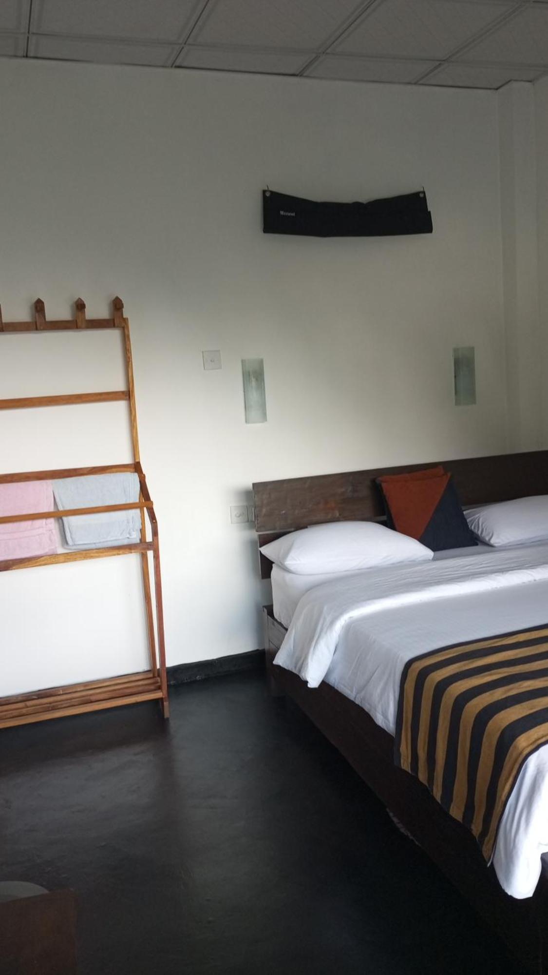 Chanidu Ella Inn Bagian luar foto