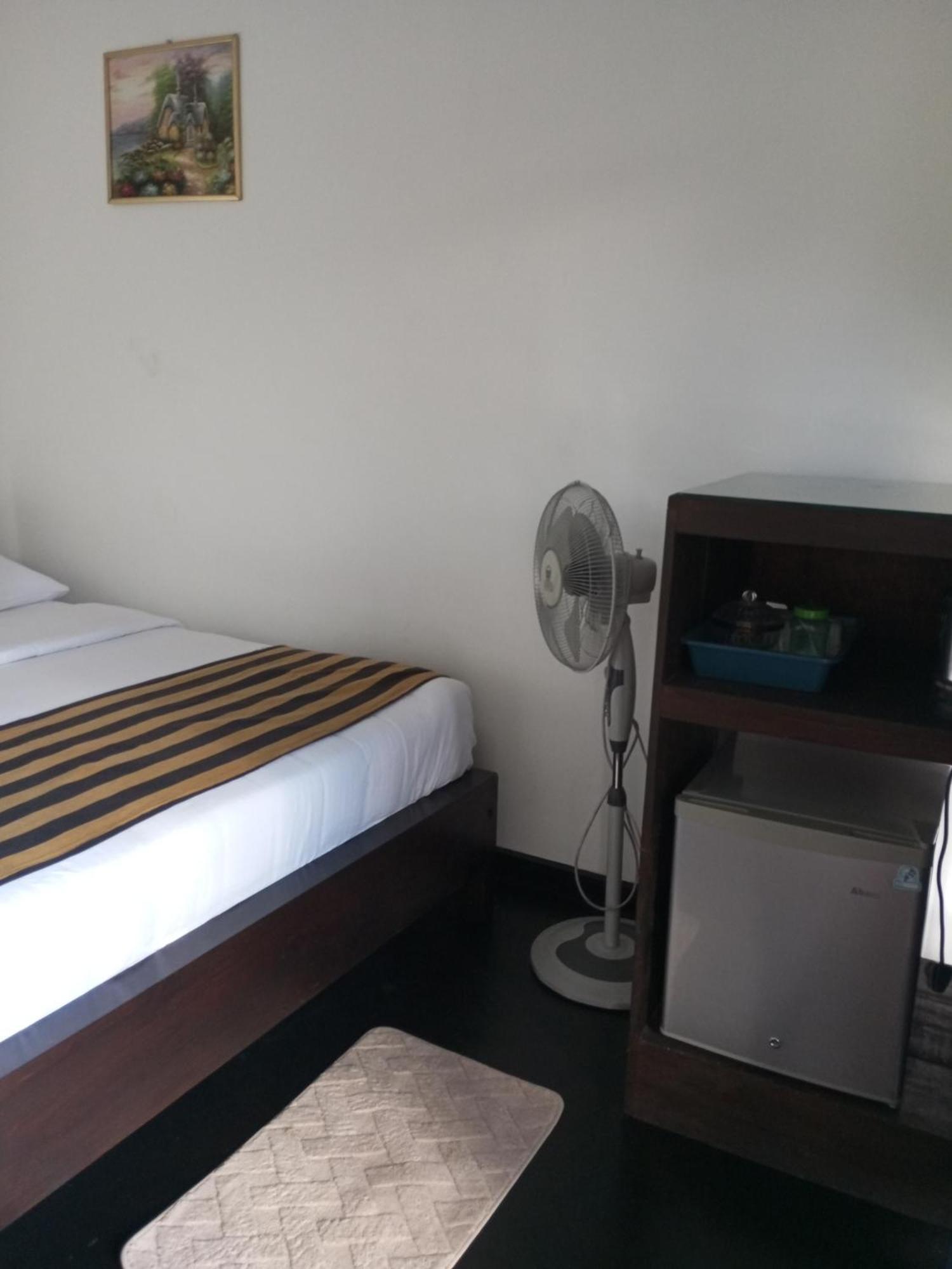 Chanidu Ella Inn Bagian luar foto